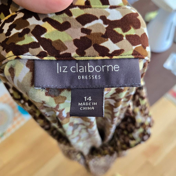 Liz Claiborne size 14 Stretch Flattering Belted Women's Dress Brown Green - Picture 4 of 4